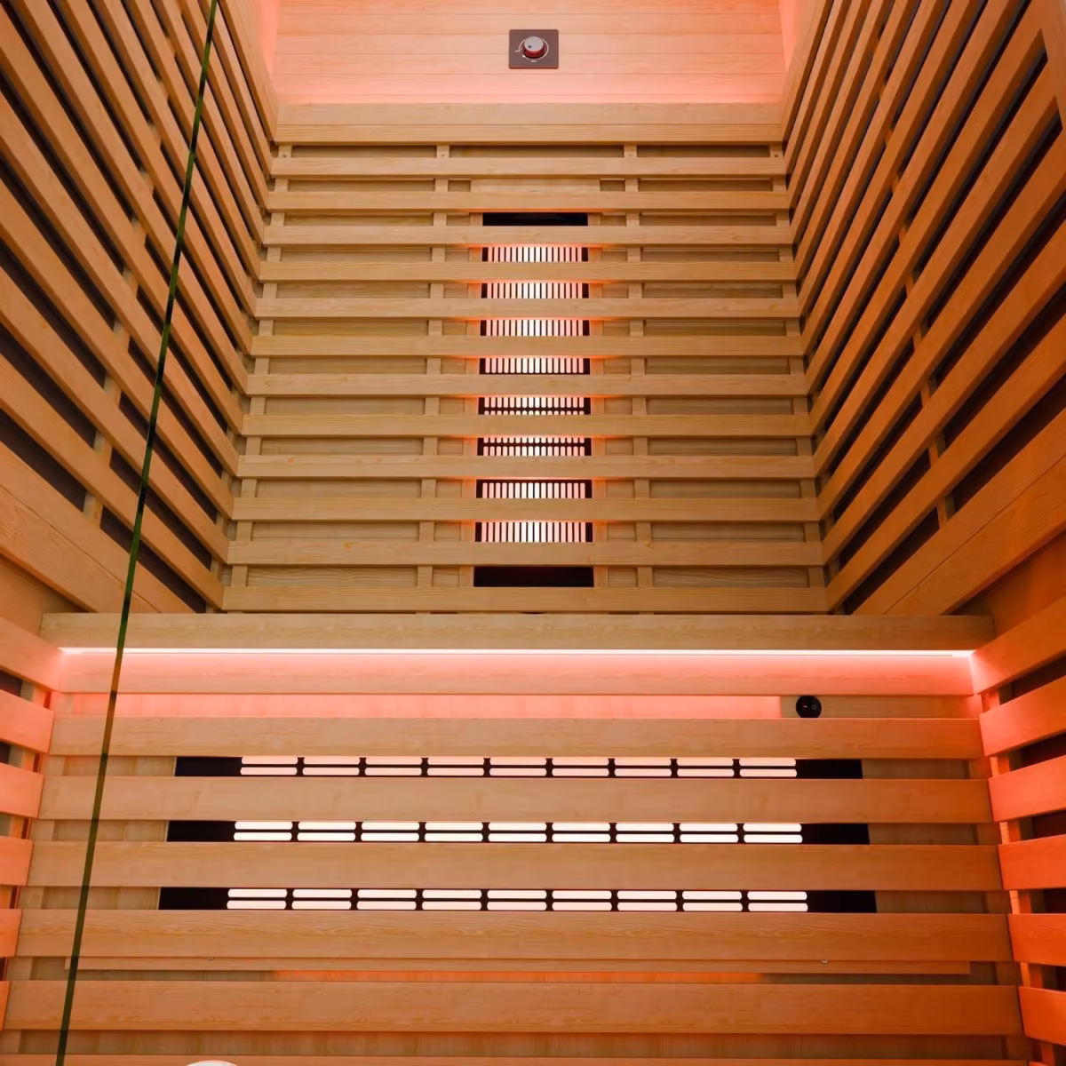 Artsauna Trondheim 90 Infrarotkabine, Innenansicht mit Sitzbank und Strahlern